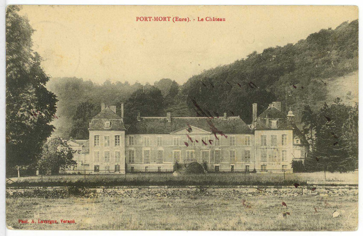 Port-Mort. Le Château.