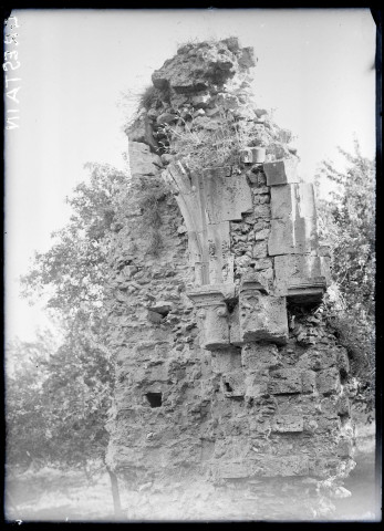 Ruines de l'ancienne abbaye de Grestain (Eure), sous ce pilier serait enterrée Arlette, la mère de Guillaume le Conquérant.