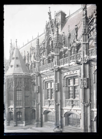 Façade et tourelle du Palais de justice de Rouen (Seine-Maritime).