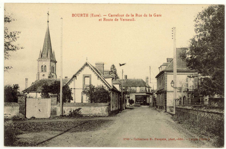 Bourth. Carrefour de la rue de la Gare et Route de Verneuil.