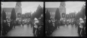 Procession religieuse dans l'Eure, avec au premier plan la « Charité de Grand-Camp ».