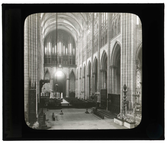 Basilique Saint-Denis (Seine-Saint-Denis), nef et orgues.