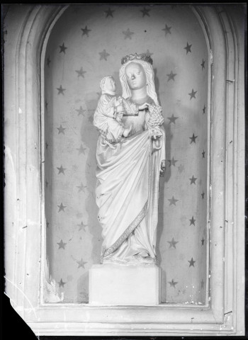 Statue de Vierge à l'enfant dite "Vierge aux raisins" de l'église d'Andé (Eure).
