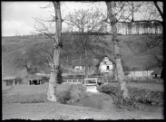 Système d'écluse dans la campagne de Ménesqueville (Eure).