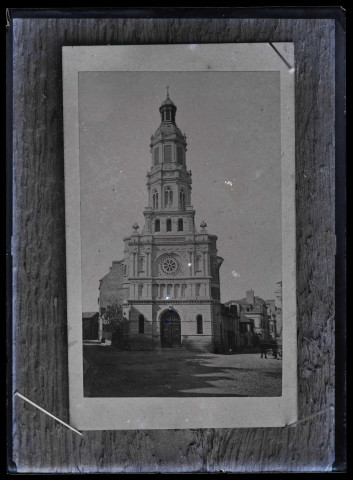 Vue générale de l'église de Notre-Dame-de-Bon-Secours de Trouville-sur-Mer (Calvados).