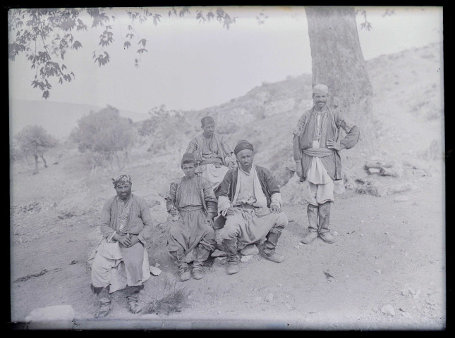 Groupe de turcs dans la région d'Antioche (Turquie) (notice PA).
