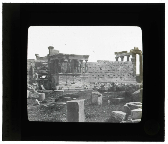 Érechtéion à l'Acropole d'Athènes (Grèce), tribune des cariatides.