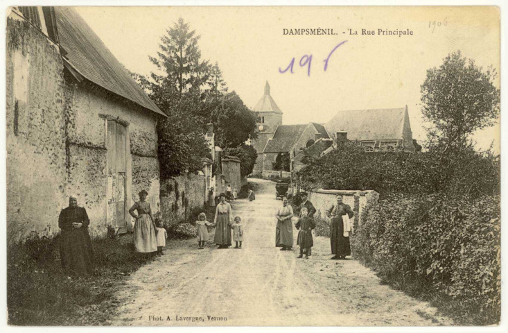 Dampsmesnil. La Rue Principale.
