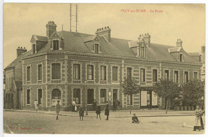Pacy-sur-Eure. La Poste.