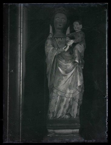 Église Saint-Barthélémy de Thomer-la-Sogne (Eure), retable latéral nord, statue de la Vierge à l'enfant dite du bouquet.
