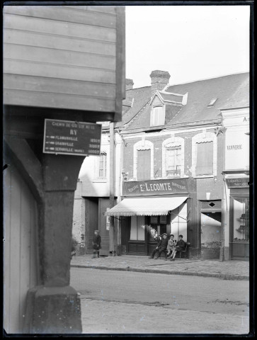 Ancienne pharmacie de Monsieur Homais, personnage du roman Madame Bovary de Flaubert à Ry (Seine-Maritime).