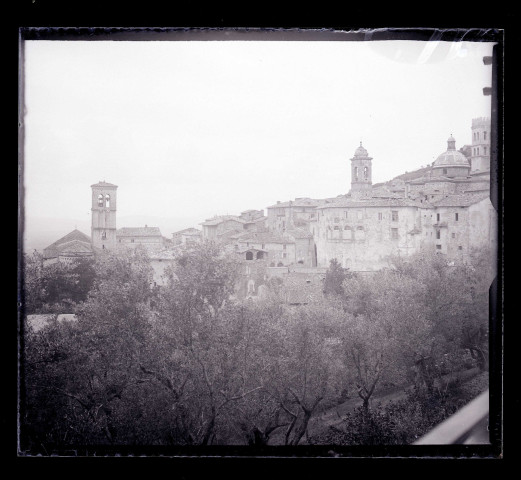 Vue sur le quartier de l'église Santa Maria Maggiore d'Assise (province de Pérouse)