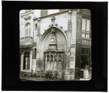 Fontaine de la Crosse à Rouen (Seine-Maritime).