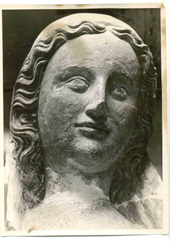 Statue de la Vierge à l'enfant de l'église de Beauficel-en-Lyons (Eure, France)