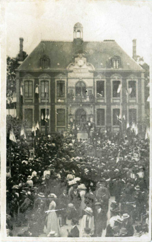 Etrépagny. [Cérémonie publique].