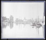 Bateaux de pêche dans le port de la Rochelle (Charente-Maritime).