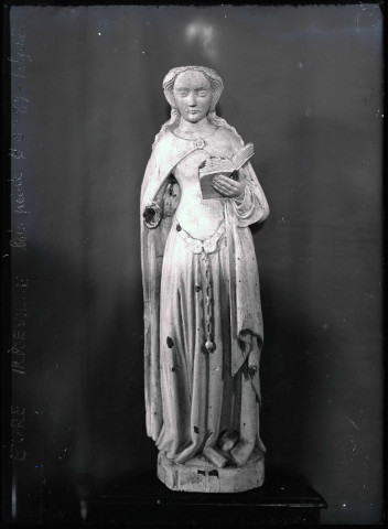 Statue de sainte de l'église d'Irreville (Eure).