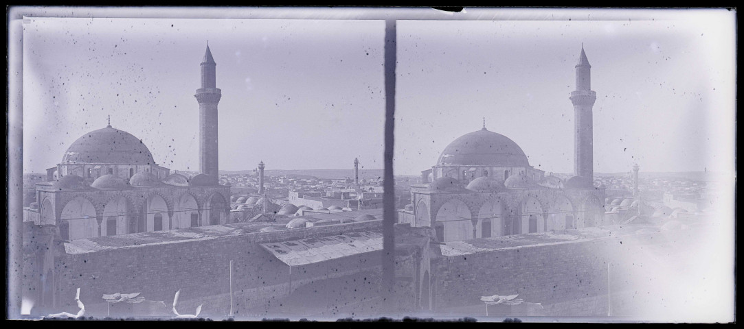 Minaret et mausolée.