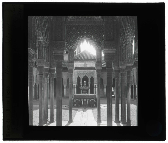 Palais de l'Alhambra à Grenade (Espagne), cour des lions.