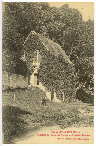 Radepont. Parc de Radepont (Eure) - Chapelle de l'ancienne Abbaye de Fontaine Guérard.
