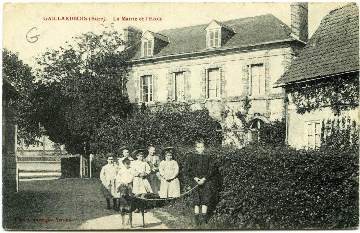 Gaillarbois-Cressenville. Gaillardbois. - La Mairie et l'Ecole.