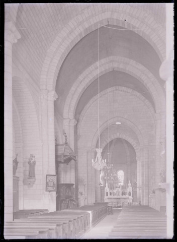 Intérieur de l'église de Maillezais (Vendée).