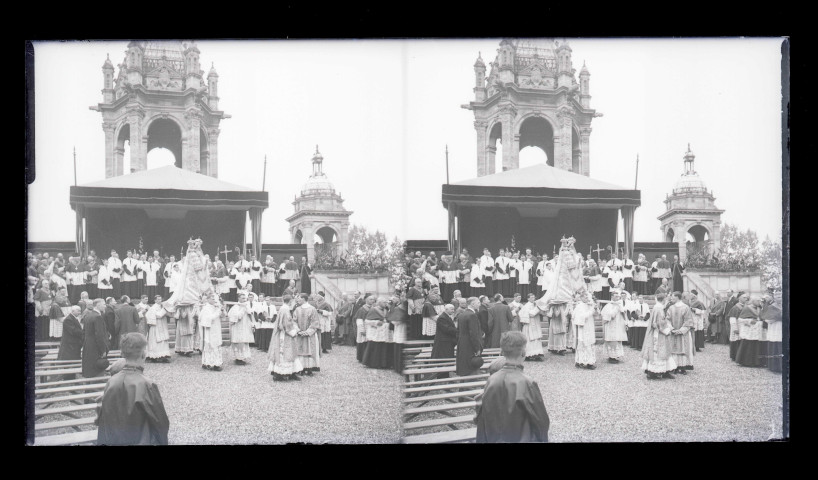 Procession de la Vierge au Monument de Jeanne d'Arc et à la basilique Notre-Dame de Bonsecours (Seine-Maritime).