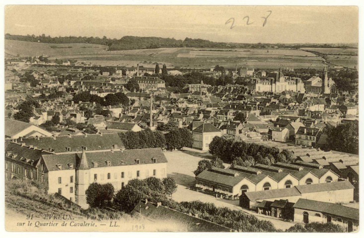 Evreux-Ville. Vue Générale sur le Quartier de Cavalerie.