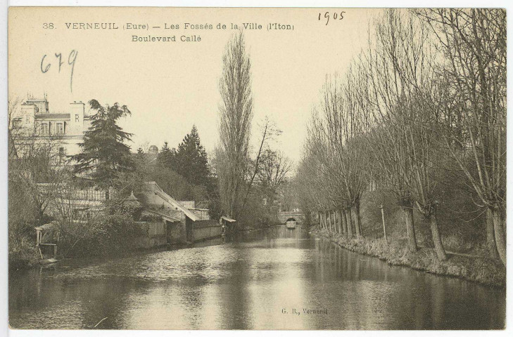 Verneuil-sur-Avre. Les fossés de la Ville (l'Iton) - Boulevard Callé.