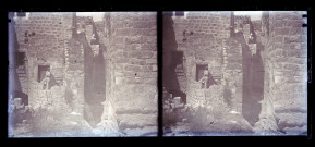 Façade d'une habitation fortifiée.