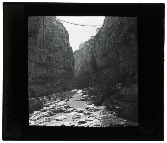 Chemin des touristes à Constantine (Algérie).