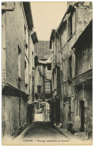 Gisors. Passage conduisant au château.