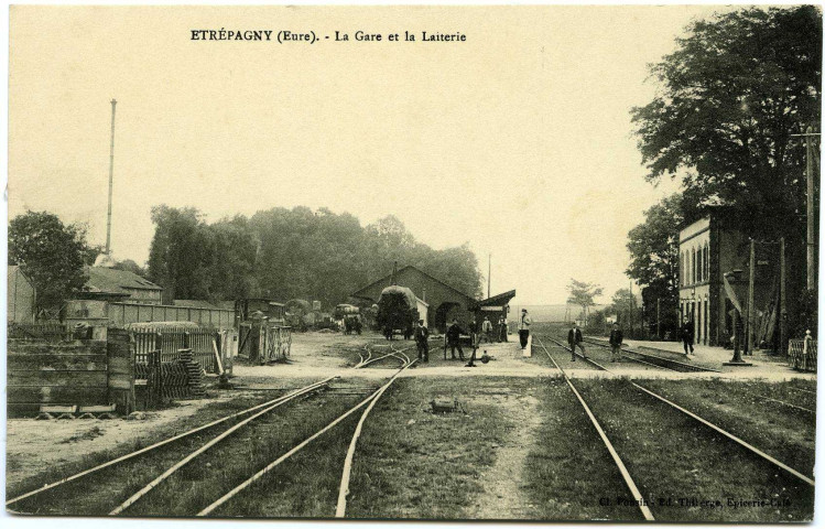 Etrépagny. La Gare et la Laiterie.