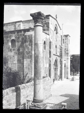Façade d'un édifice religieux chrétien.