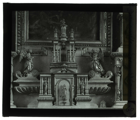 Église de Bernienville (Eure), autel-retable, anges de Michel Lourdel.