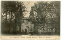 Bec-Hellouin (Le). Porte de l'Abbatiale.