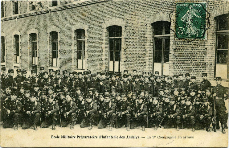 Andelys (Les). Ecole Militaire préparatoire d'Infanterie -La 1ère Compagnie en armes.