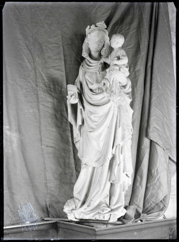 Statue de Vierge à l'enfant de l'église Saint-Georges de Mézières-en-Vexin (Eure).