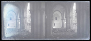 Intérieur en ruines d'une mosquée Al-Omari de Gaza (Palestine).