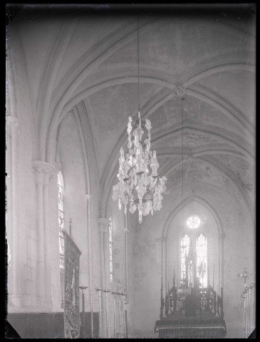 Église de Berville-sur-Mer (Eure), intérieur.