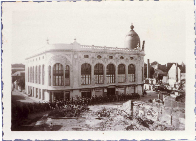 Evreux-Ville. Les Galeries Modernes après le Bombardement de 1940.