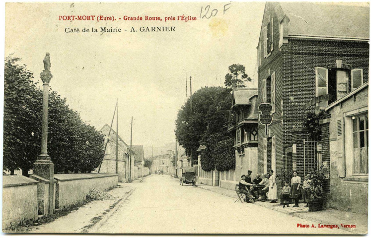 Port-Mort. Grande Route, près l'Eglise. - Café de la Mairie. - A. Garnier.
