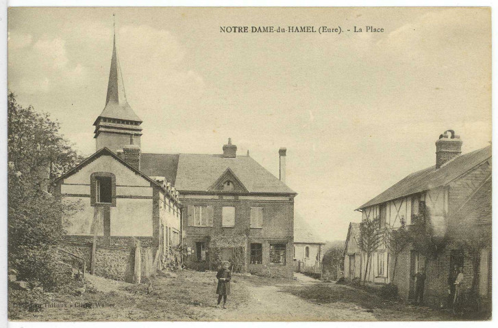 Notre-Dame-du-Hamel. La Place.
