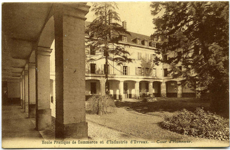Evreux-Ville. École pratique de Commerce et d'industrie - Cour d'honneur.