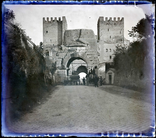 Porte d'entrée fortifiée d'un ville.