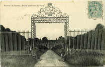 Tosny. Façade du Château de Tosny.