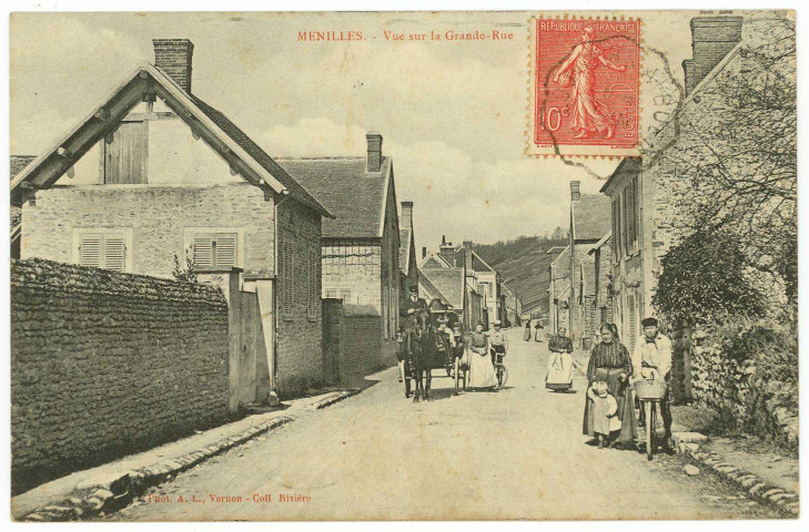 Ménilles. Vue sur la Grande-Rue.