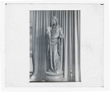 Statue de Vierge à l'enfant en pierre de l'église Notre-Dame de Beauficel-en-Lyons (Eure, France).