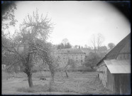 Vue sur le prieuré de Rosay-sur-Lieure (Eure).