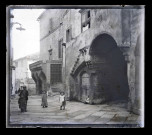 Enfants dans une ruelle d'un village de Sicile (Italie).